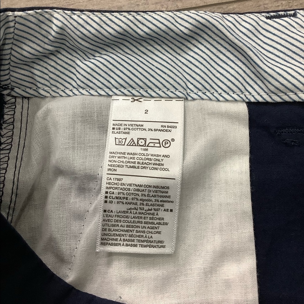 Women's Old Navy 2 XS 9” inseam Shorts Bermuda Chino Khakis Navy Blue Stretch - Picture 7 of 7